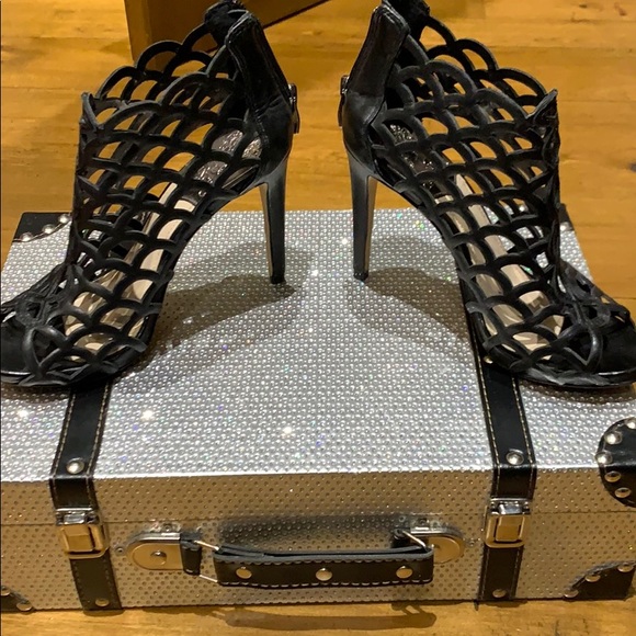 Beautiful Vince Camuto - Picture 3 of 4